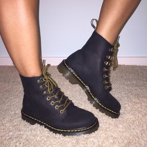 BRAND NEW DR MARTENS!!!!!!!!!!! NEVER WORN