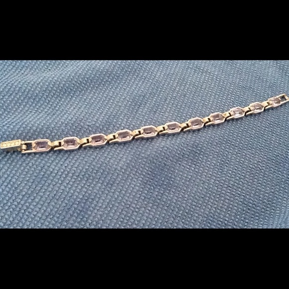 💎SWAROVSKI 💎 CRYSTAL BRACELET, BLUE IN COLOR🌀 - Picture 4 of 4