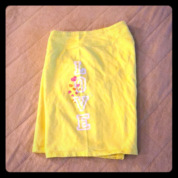 Yellow drawstring Bermuda shorts