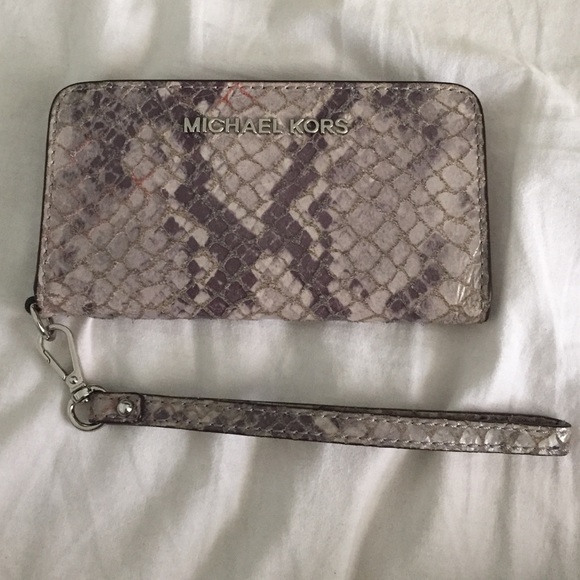 MICHAEL KORS cheetah wallet