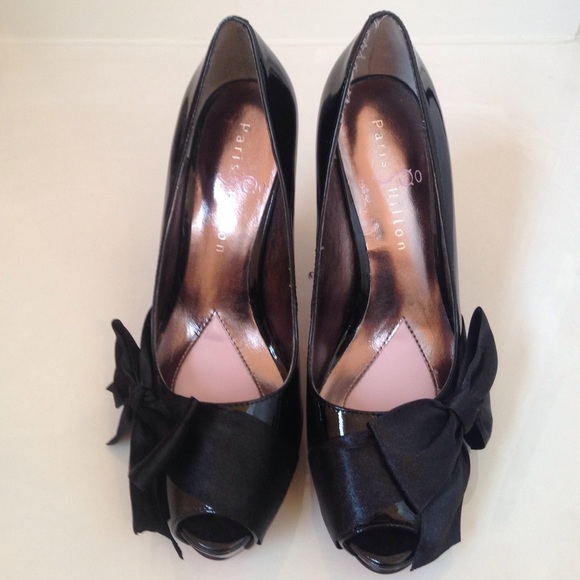 Black pumps with bow on side! 🎀 - Picture 4 of 4