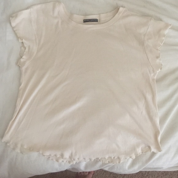 🌺 NWOT Brandy Melville cream T- shirt