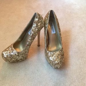 Steve Madden Gold Sequin Pumps