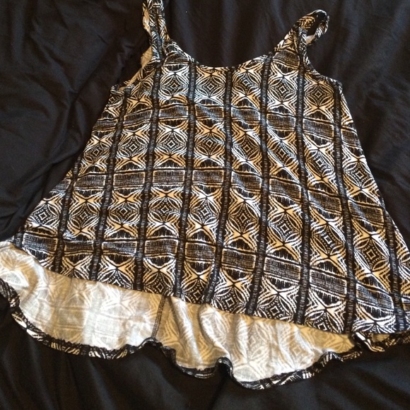 Black and white flowy tank top