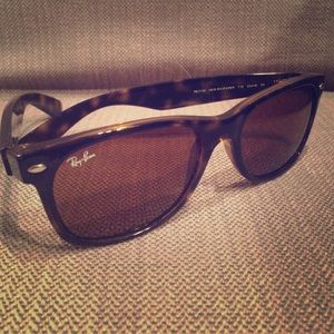 Tortoise shell raybans
