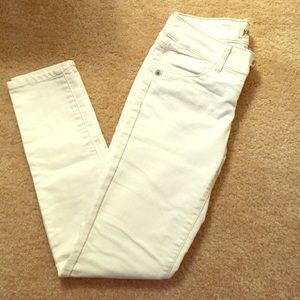 White denim jeans