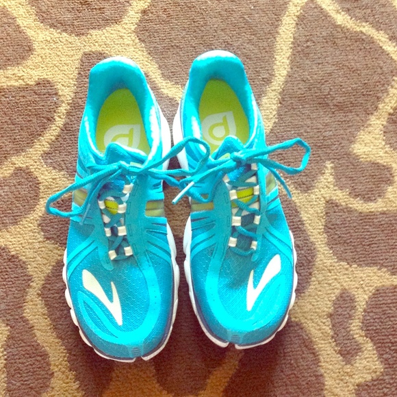 Pure Cadence Brooks.  Great condition!  2.0