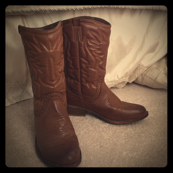 Brown cowgirl boots