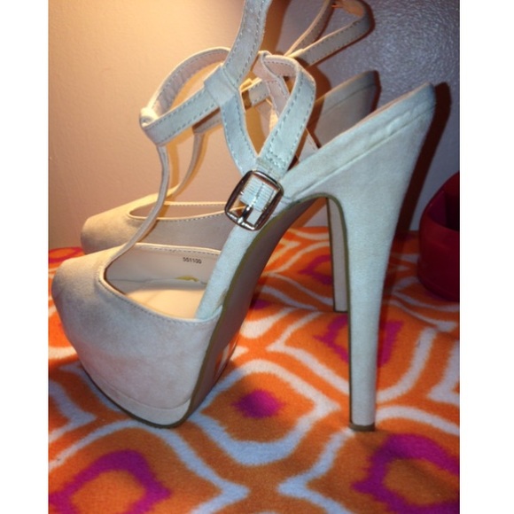 Heels - Picture 2 of 3