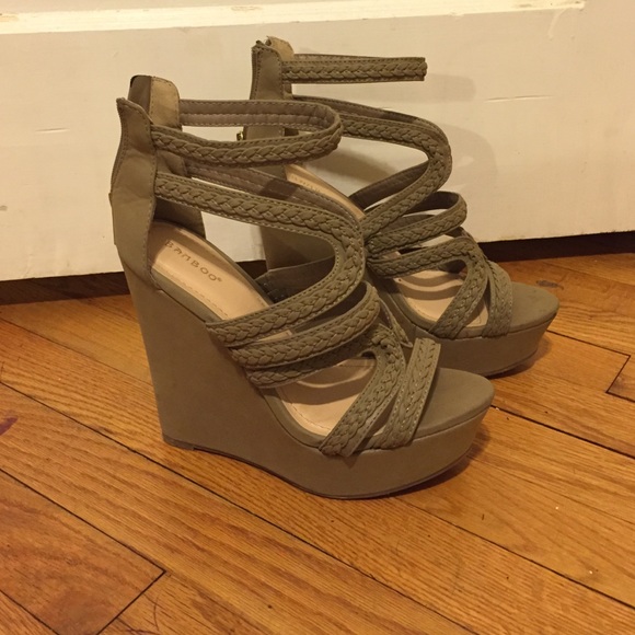 Off greenish wedges