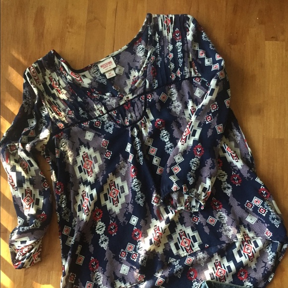 Tribal/Aztec top - Picture 2 of 3