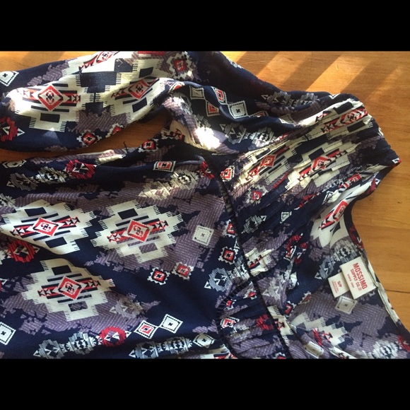 Tribal/Aztec top - Picture 3 of 3