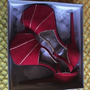 heels , heels , heels ☺️
