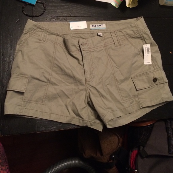 Old Navy cargo style shorts. Size 12