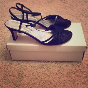Low heel dressy black caparros