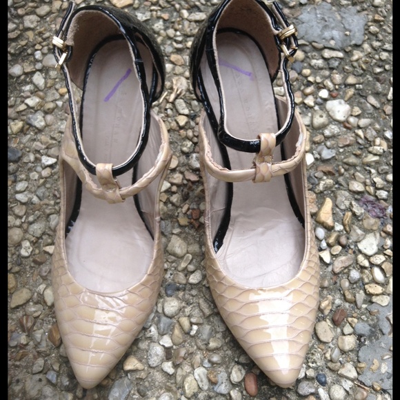 Zara Shoes - HP👠Zara Colorblock Snakeskin Heels IMMACULATE