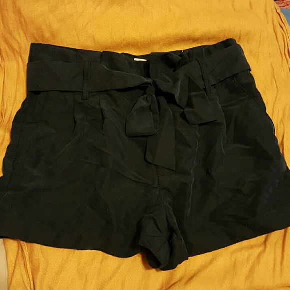 SOLD. Navy blue high-waisted belted shorts - Picture 1 of 2