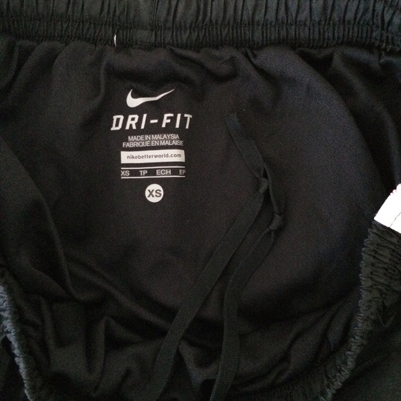 ❌❌❌SOLD❌❌❌✔️✔️NIKE RUNNING SHORTS ONLY✔️✔️ - Picture 4 of 4