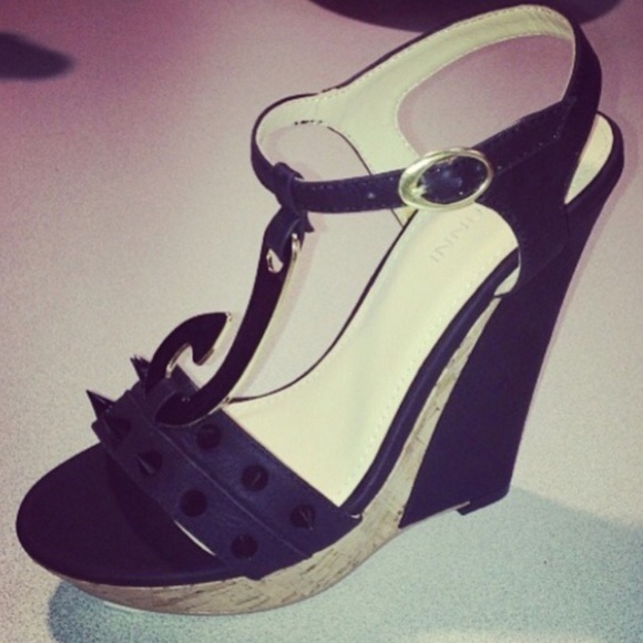 Black Wedges