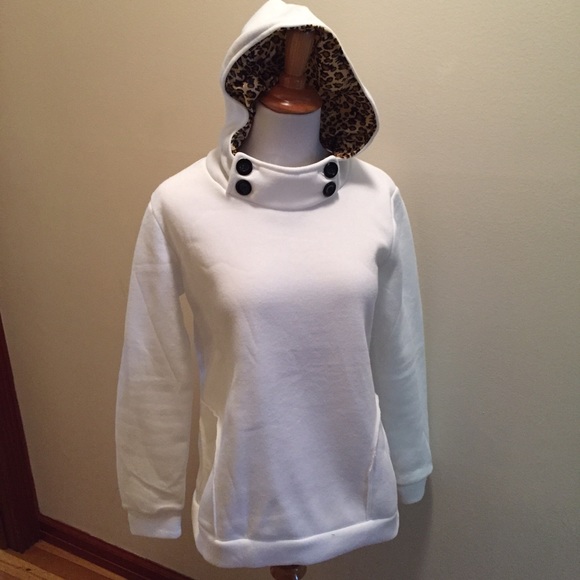 White hoodie with leopard lining