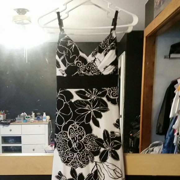 Trixxi midlength dress