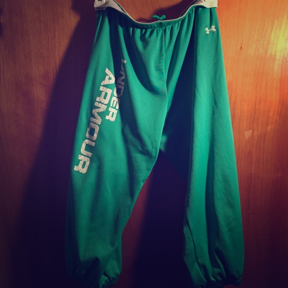 Under Armour women's cropped sweatpants