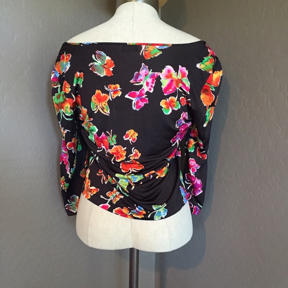 🔴Sold in bundle| Moschino butterfly top - Picture 2 of 4