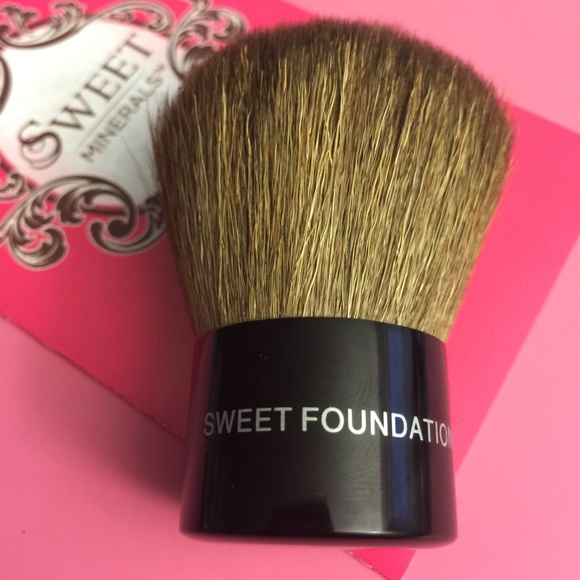 Sweet Minerals Foundation Brush
