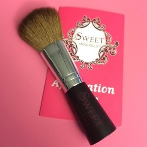 Sweet Minerals Blushing Brush