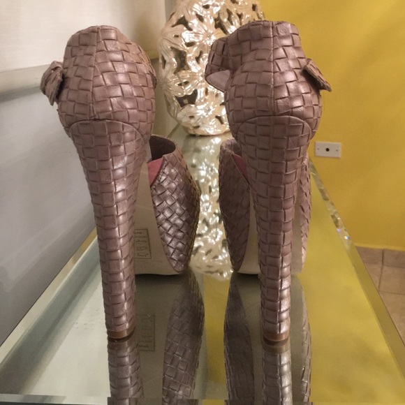 Heels - Picture 3 of 3