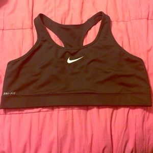 black nike sports bra.