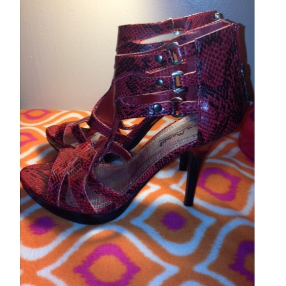 Heels - Picture 2 of 3