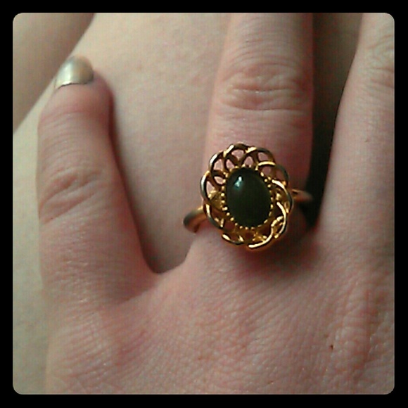 Beautiful ring - Picture 1 of 2