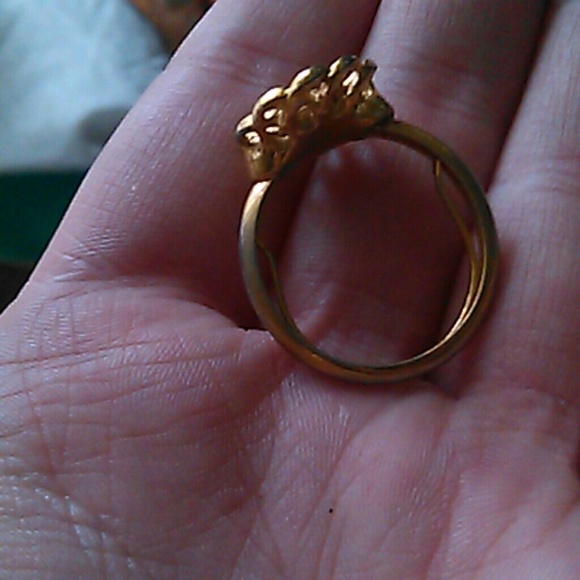 Beautiful ring - Picture 2 of 2