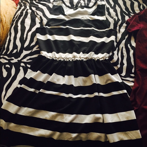black n white stripped dress.