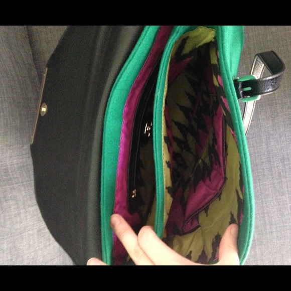 Green felt/faux black leather purse - Picture 4 of 4