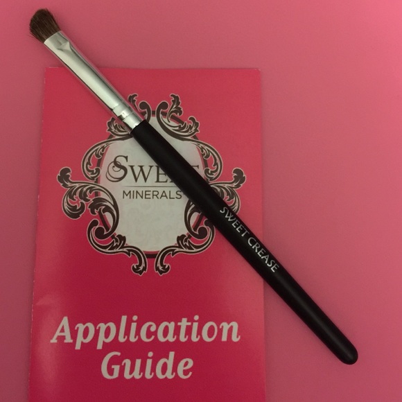 Sweet Minerals Crease Brush