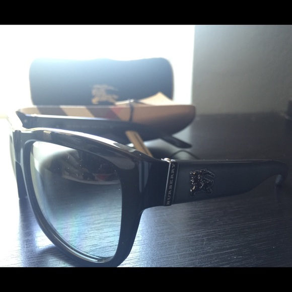 Burberry sunglasses (BE4053 gray) - Picture 2 of 4