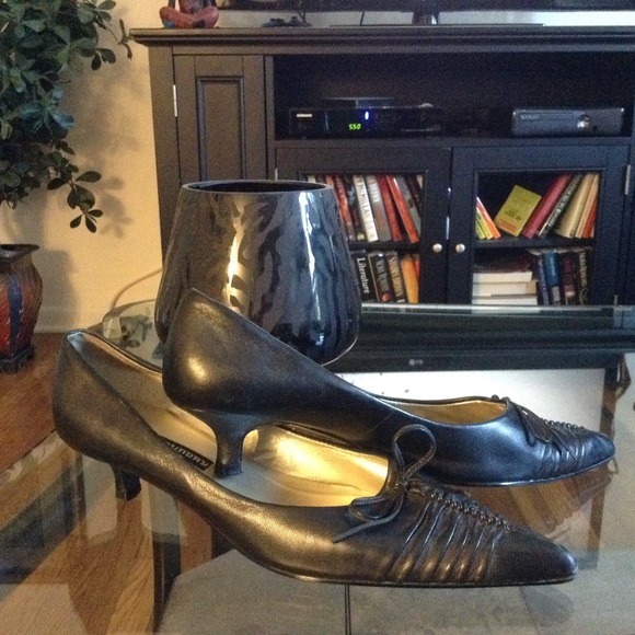 Free w/shoe purchase.Pointy toe Chinese  9.5