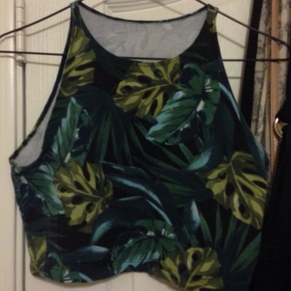 Jungle print sleeveless crop top