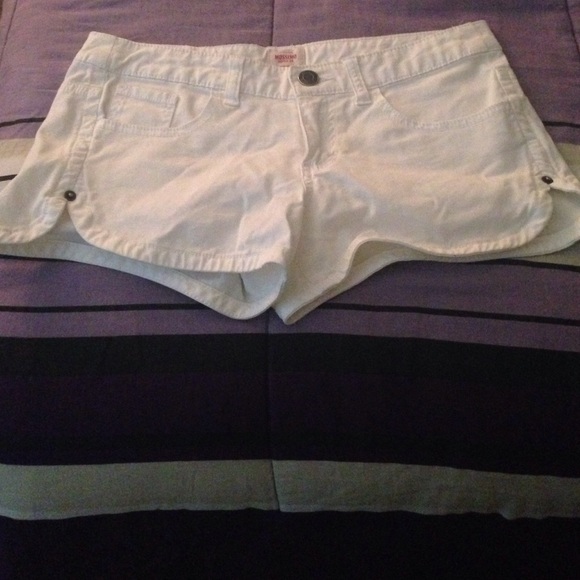 Mossimo Supply Co. White shorts size 7