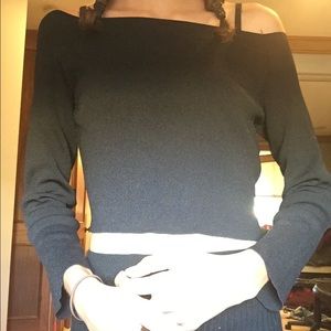 Off the shoulder long sleeve crop top.