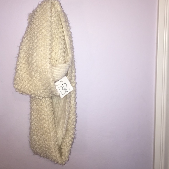Never worn brass plum scarf!!