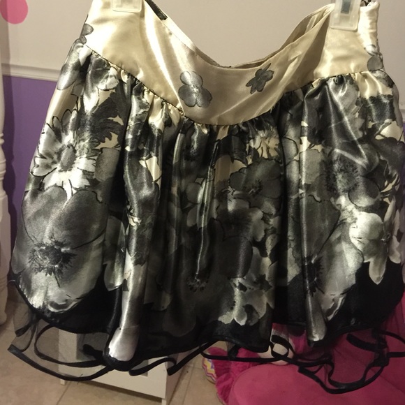 Skirt - Picture 2 of 4