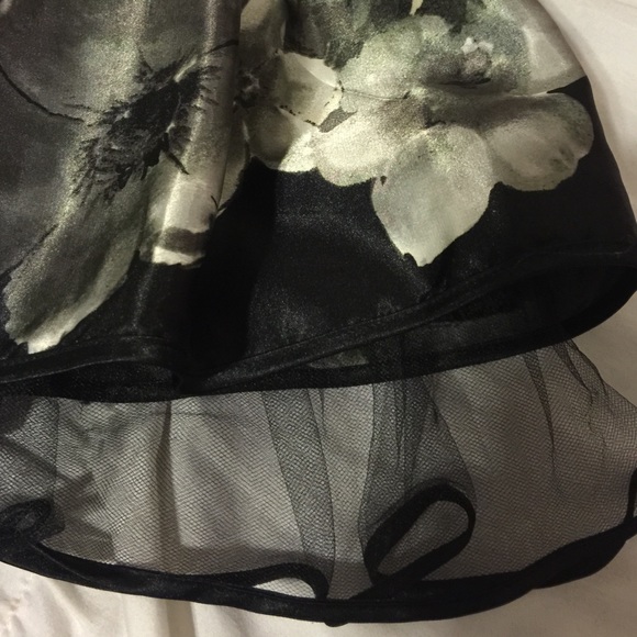 Skirt - Picture 3 of 4