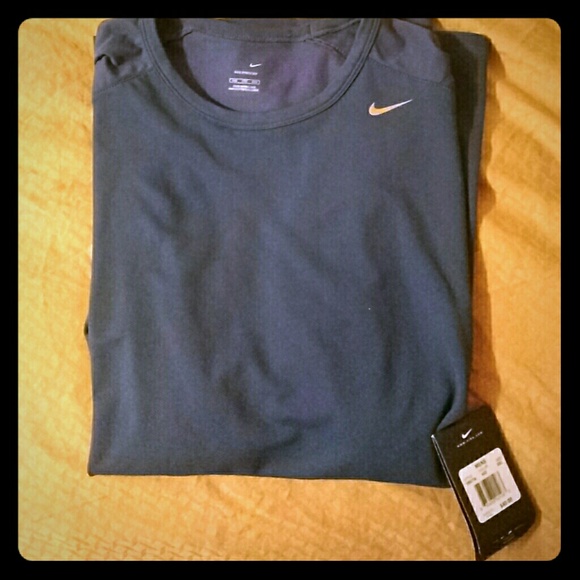 Men's Nike, sphere fit shirt