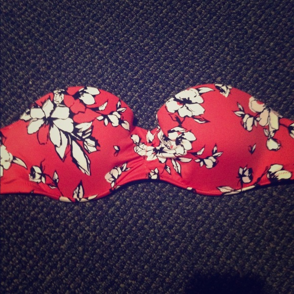 Abercrombie & Fitch strapless swim suite top 😍😍
