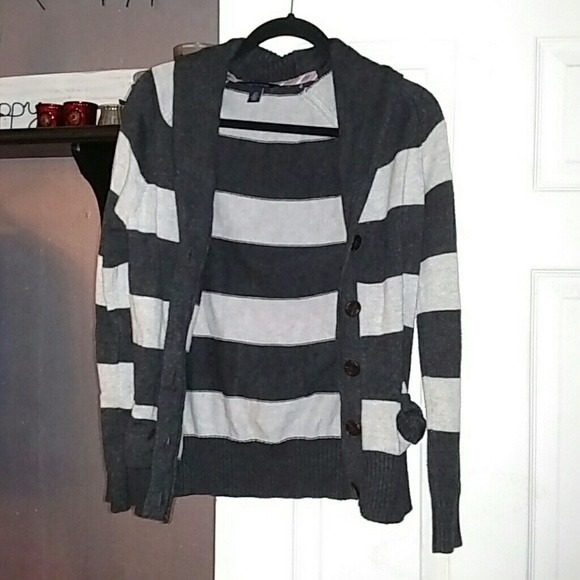 Tommy hilfiger button sweater
