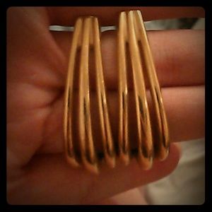 Dangle gold earrings
