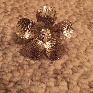 Adjustable flower ring